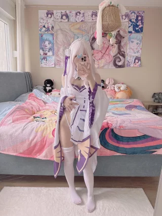 Emilia (Lily) [Re:Zero]