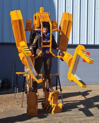 Aliens power loader cosplay by replicantcosplayuk