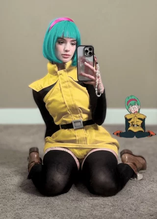 Bulma cosplay from Dragon Ball Z by me LeesiBB