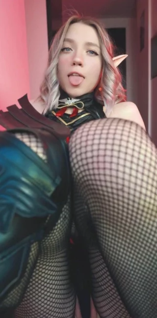Elf by ShyVelvetRose