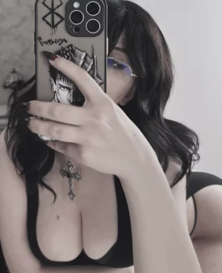 Anna Mirror Selfie
