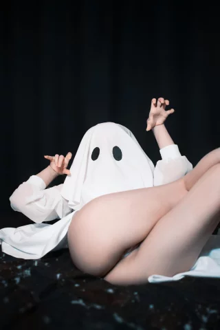 Ghost cosplay (Momolicious)