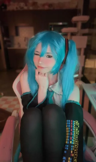 Hatsune miku by pockycats