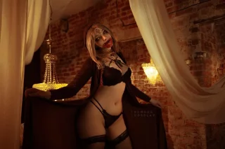 Bela Dimitrescu from Resident Evil Village cosplay by Sawaka