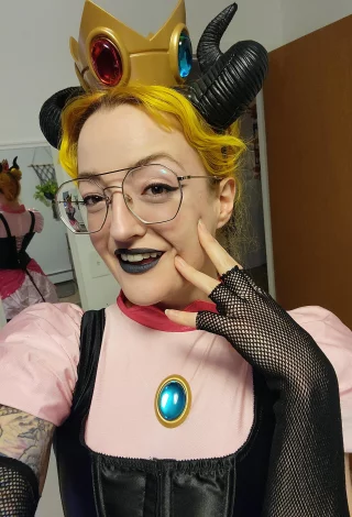 Peach after a hot weekend with Bowser 🍄