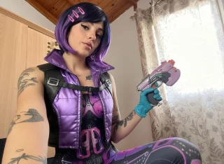 Sombra cosplay from Overwatch (Tiffany Parker)