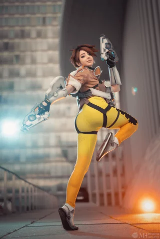 Tracer from Overwatch by Mikomi Hokina