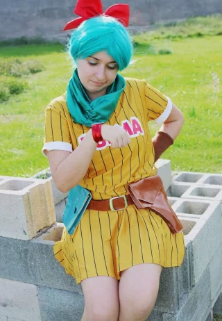 Bulma Dragon Ball Cosplay By KikiSuCosplay