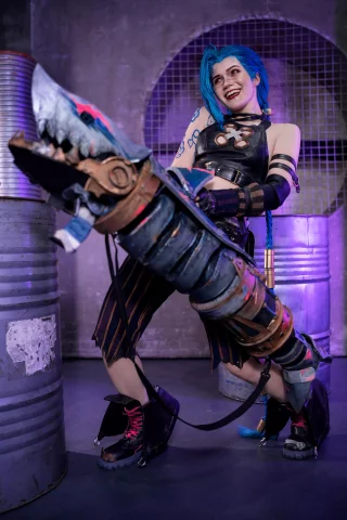 Jinx from Arcane cosplay by Neyrodesu