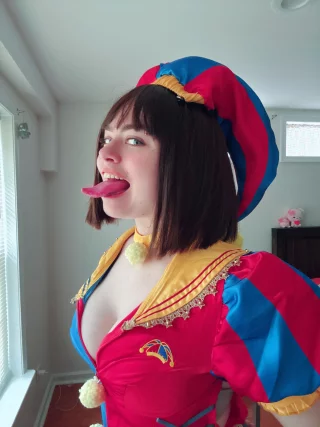 I just want to wish you a pleasant day - Pomni Cosplay by MuscleMommyCosplays