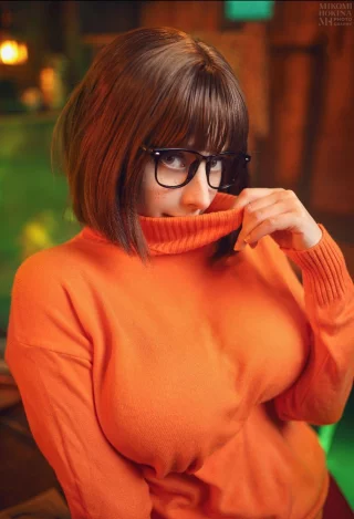 Spooktober is here! It\'s about time I cosplay Velma, such a childhood memory! 🧡