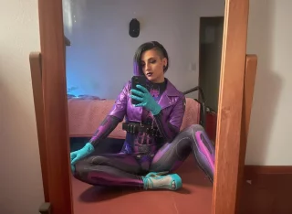 Sombra cosplay from Overwatch (Tiffany Parker)