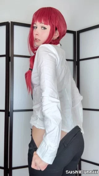 Keep your eyes on me (Makima Cosplay by SushiBunniii)