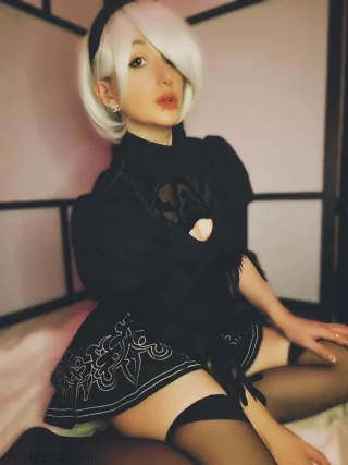 2b (nier automata) by Rosiebearbella