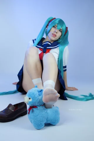 Hatsune Miku by KindnessKindi