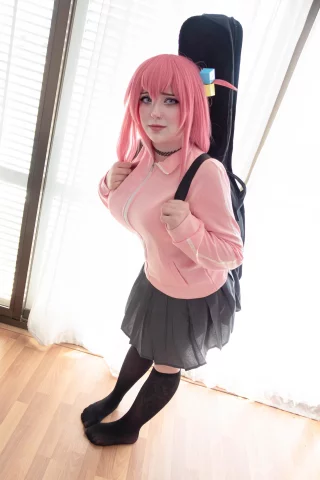 Bocchi cosplay by Kuroitsne