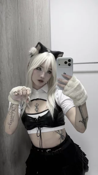 I’m begging you to pet your good baby kitten, Master >⩊<