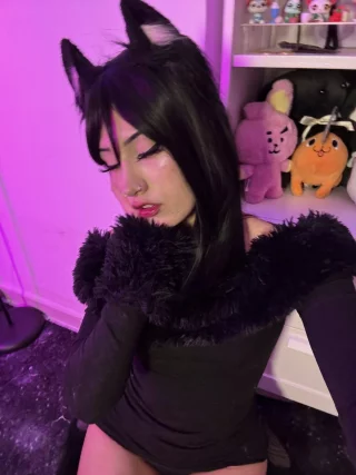 I’m a good pet – I bark, sit, and suck cock on command!