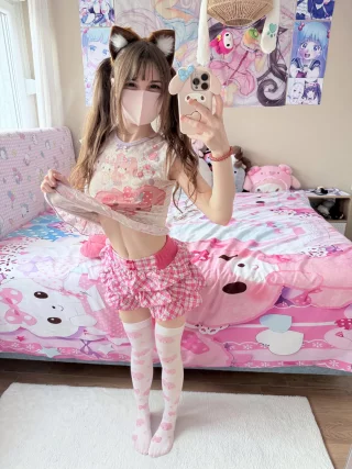 hot tiny kitty for papa :3