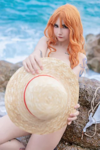 Nami thinking about diving the ocean :) - Aloeveraiskawaii