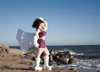 Nico Robin enjoying the beach (Kuroitsne)