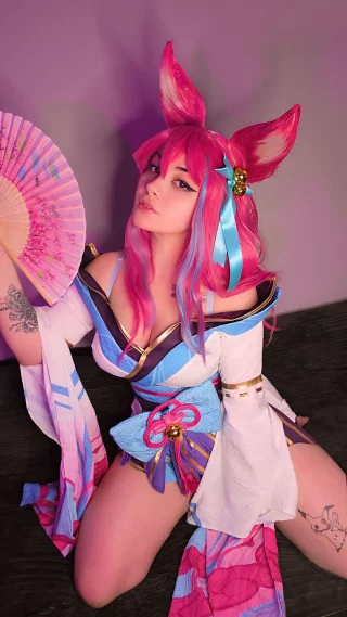 Ahri from LoL by meee (mimitsumiko)