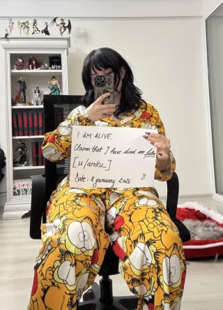 Proof that I’m alive. False reports about me have been spreading (Crosspost from Mommy)
