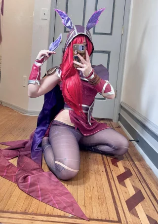 Xayah (League of Legends) by Plumcry