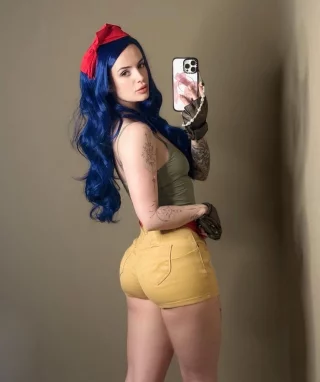 Launch from Dragon Ball Z (LeesiBB)