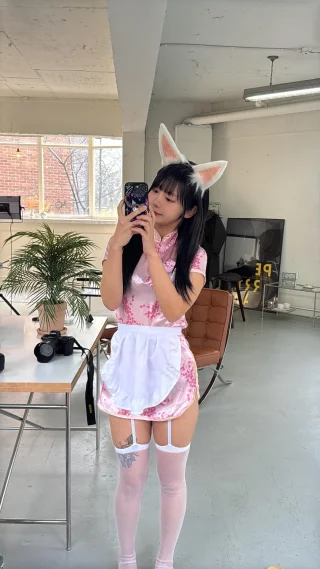 Yuna cosplaying a cute maid with cat´s ears