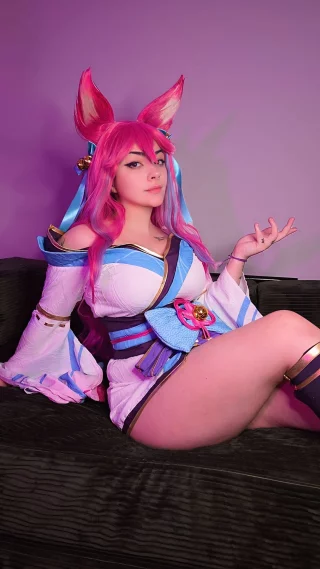 Ahri from [League of Legends] by (Mimikyu)