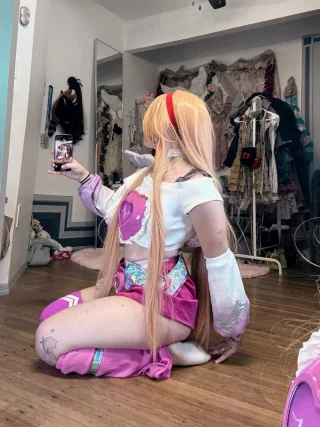 Lovestruck Lux (League of Legends) by Plumcry