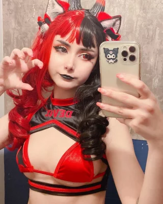 Meow... I want your hotdog and milk