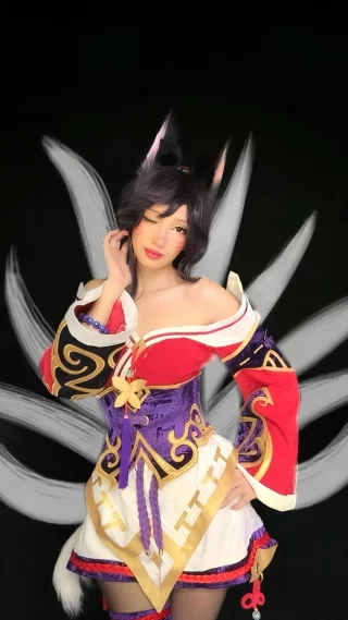 Ahri [League of Legends] by (Yumi)