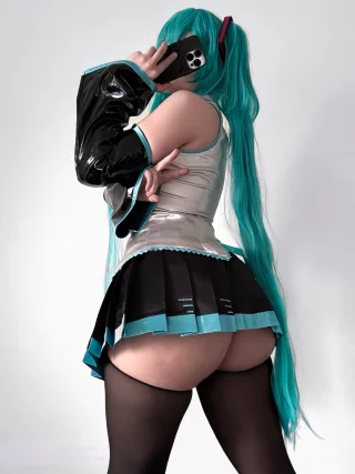 Hotsune Thiccku (qiandaiyiyu) [Vocaloid]