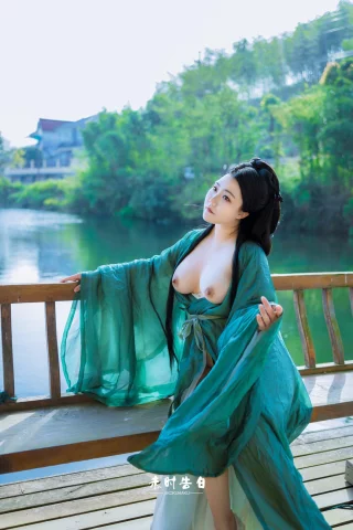 Courtesan by Xiayueya