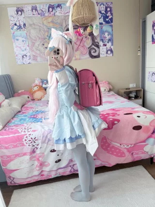 meow meow tiny kitty wants pets papa :3