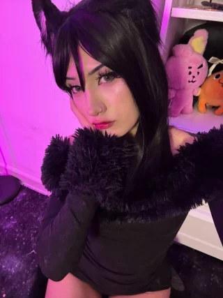 Want to rub behind your good kitten’s ears and feel me tremble? ⸜(｡˃ ᵕ ˂)⸝♡