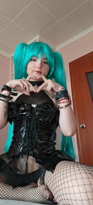 Hatsune Miku (Dyna) [ Altruistic-Pen4810 ]