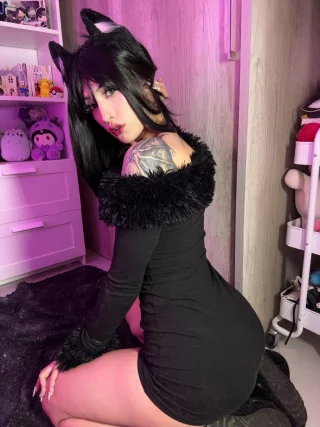 Your perfect obedient pet, tail up and ready for whatever you wanna give her (˶˃ ᵕ ˂˶)