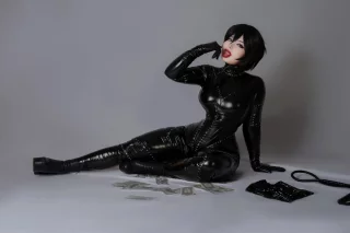Catwoman (Batman Returns) by Kuroitsne