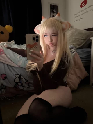 do i look better w my tail up.. or my legs open? :'>