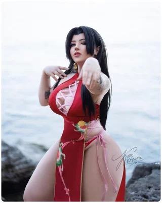 Kuroitsune cosplaying Boa Hancock