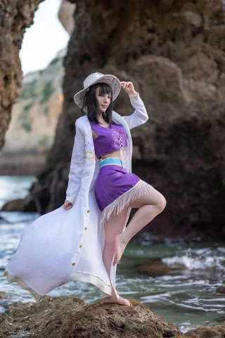 Nico Robin from one piece by Hioshicos