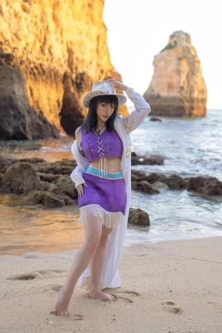 Nico Robin from one piece by Hioshicos