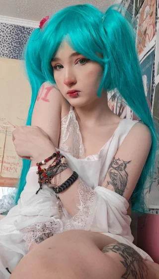 Hatsune Miku (Dyna) [ Altruistic-Pen4810 ]