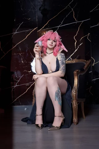 Classy and demure Yae Miko