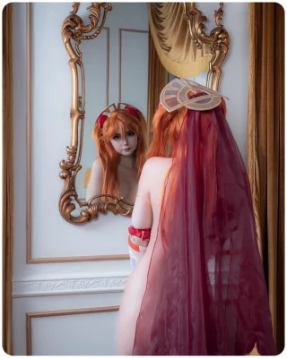 Mirror mirror on the wall, who's the prettiest of them all... voila, it's Asuka (Aloeveraiskawaii)