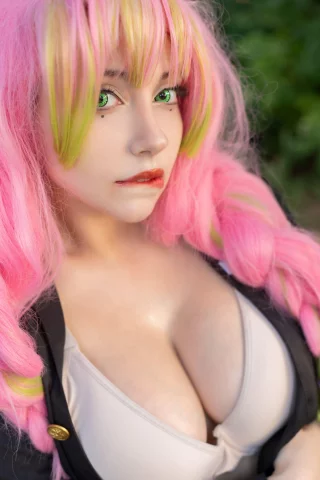 Mitsuri by Yunotheloosecannon