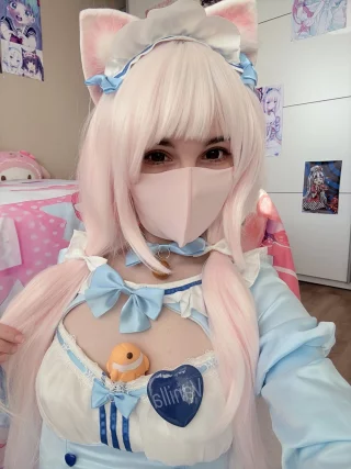 cuddle your tiny kitty papa :3